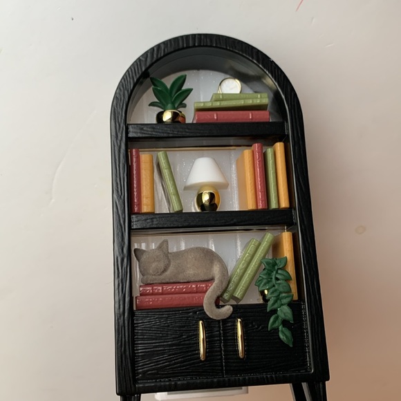 Bath Body Works Bookcase Nightlight Wallflower Plug Sleeping Cat Shelf Light BBW - Picture 10 of 17